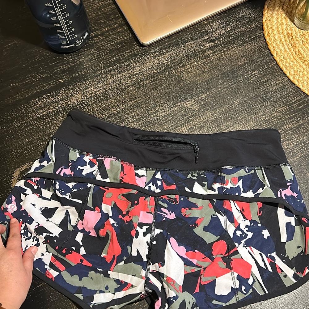 Lululemon size 6